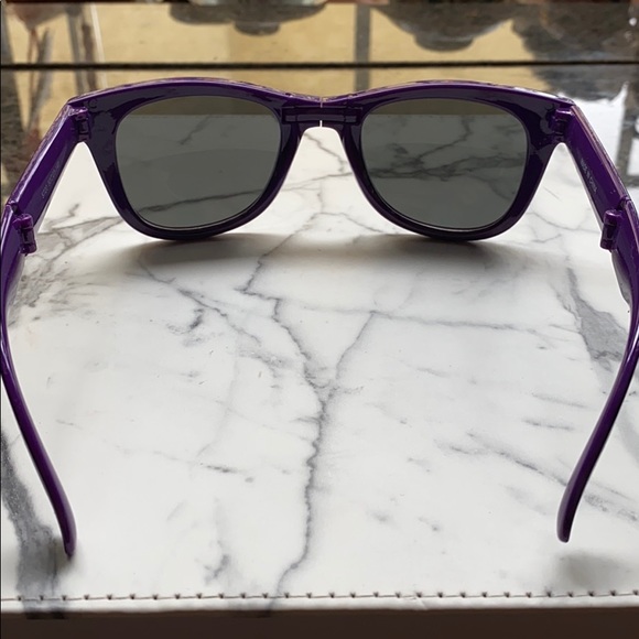 Foldable, Compact, On The Go Sunglasses - Picture 8 of 10